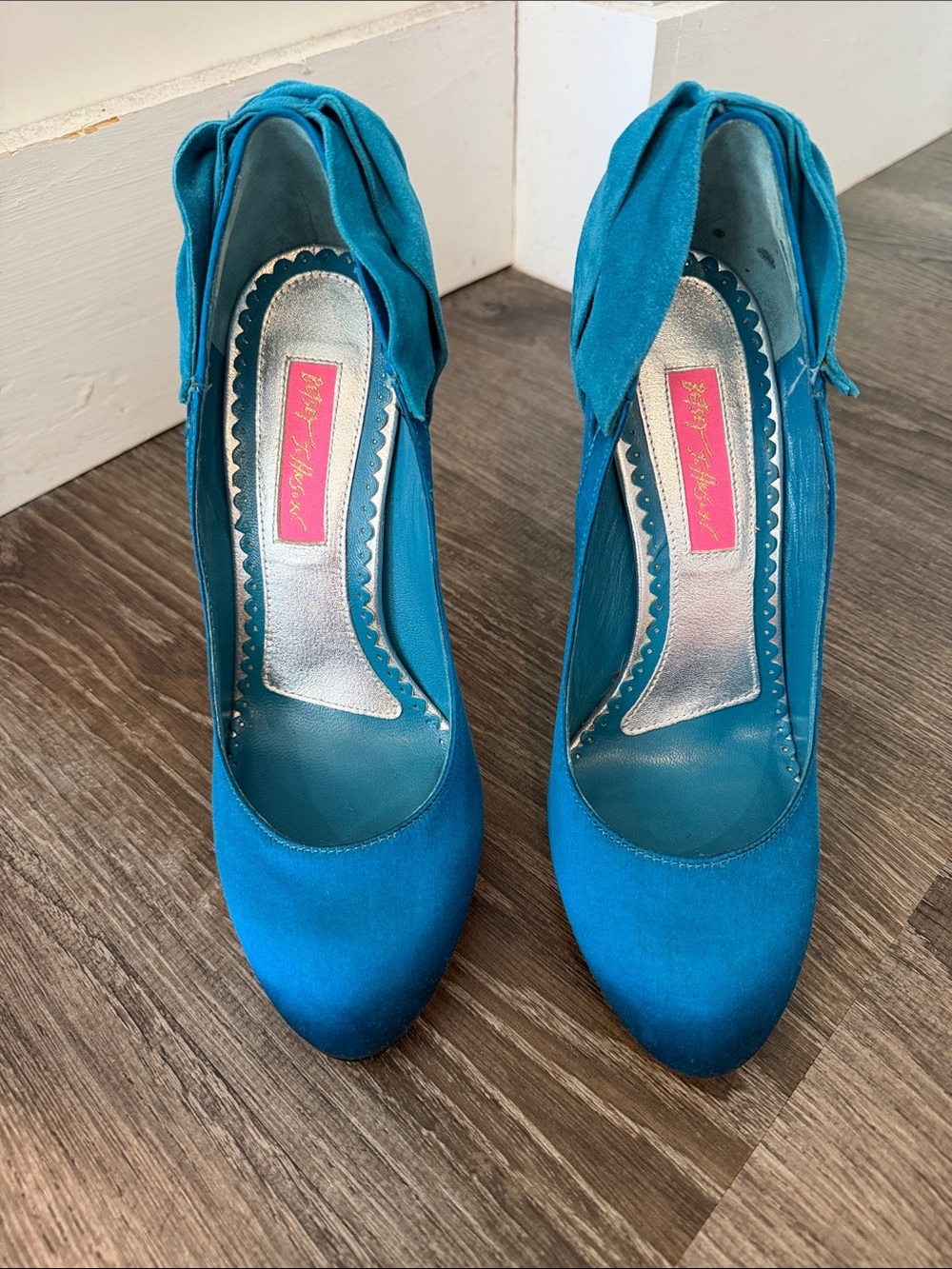 Betsey Johnson Teal Bow Accent Satin Pumps